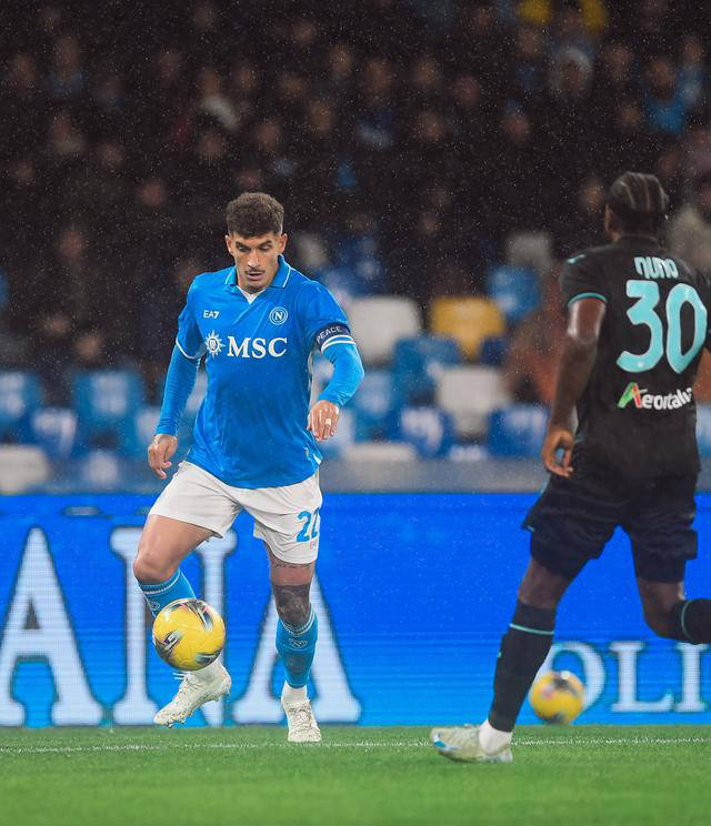 开云-那不勒斯主场大胜乌迪内斯，豪取三分，全场震撼