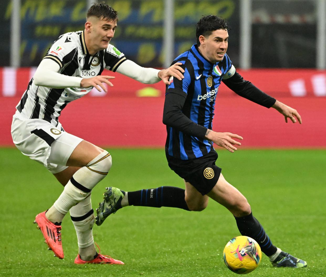 那不勒斯主场大胜乌迪内斯,豪取三分,全场震撼 那不勒斯主场大胜乌迪内斯,豪取三分,全场震撼