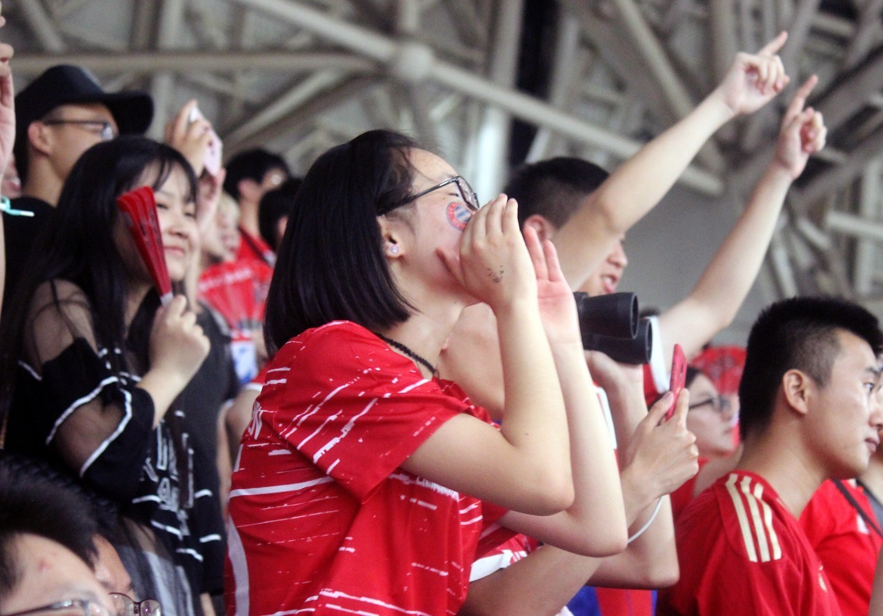 EG险胜CLG，Inspired打出惊人五杀宿命之战入围赛，让粉丝疯狂欢呼