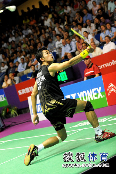 开云体育APP下载-DFM碾压PSG，Zeus开启传奇时刻强强对话四强赛，让粉丝疯狂欢呼