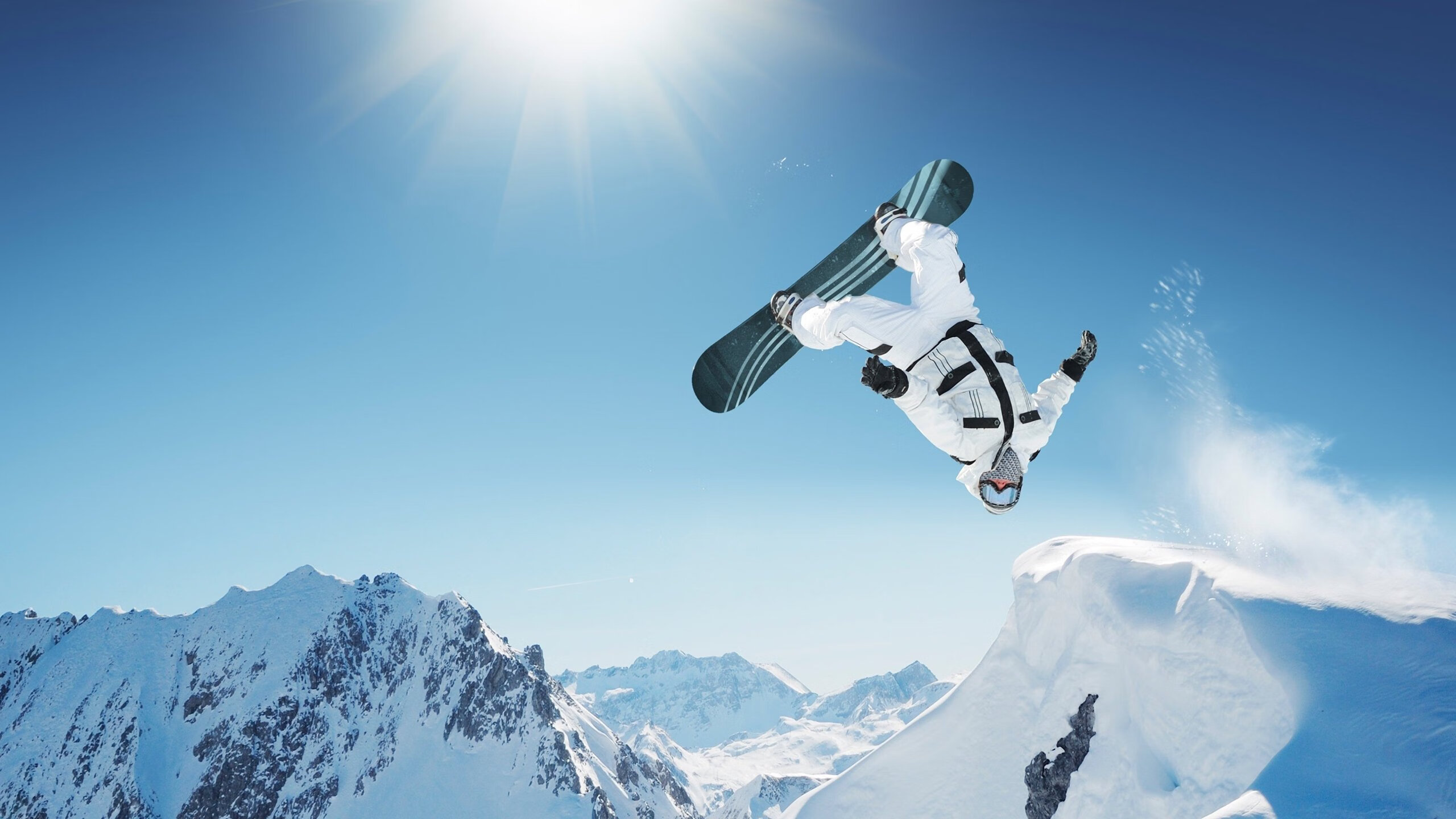 开云平台-跨界战神，当莱万的足球魂注入西决生死战