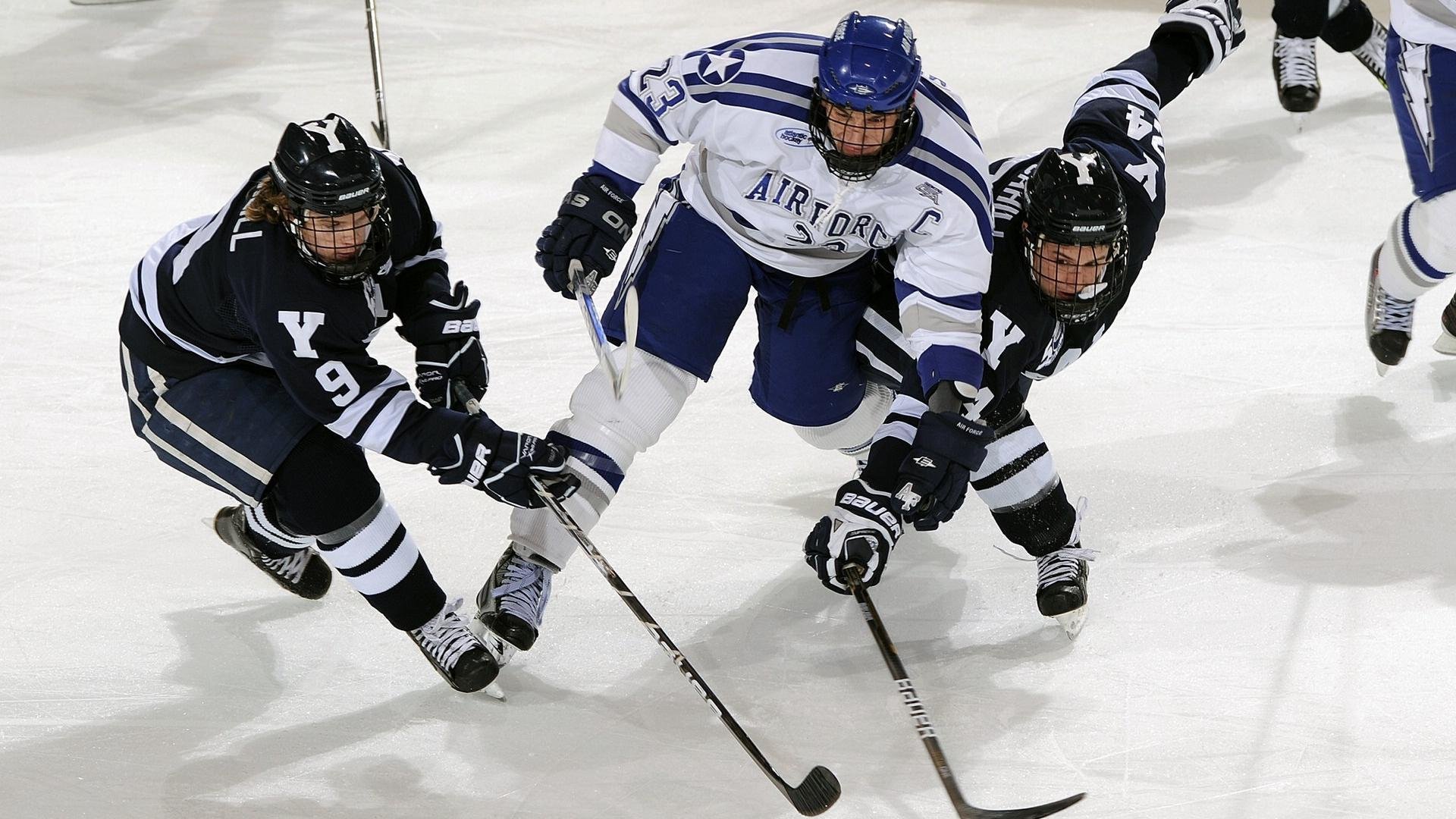 哈兰德与梅西擦肩而过时，足球终于卸下了全部负重