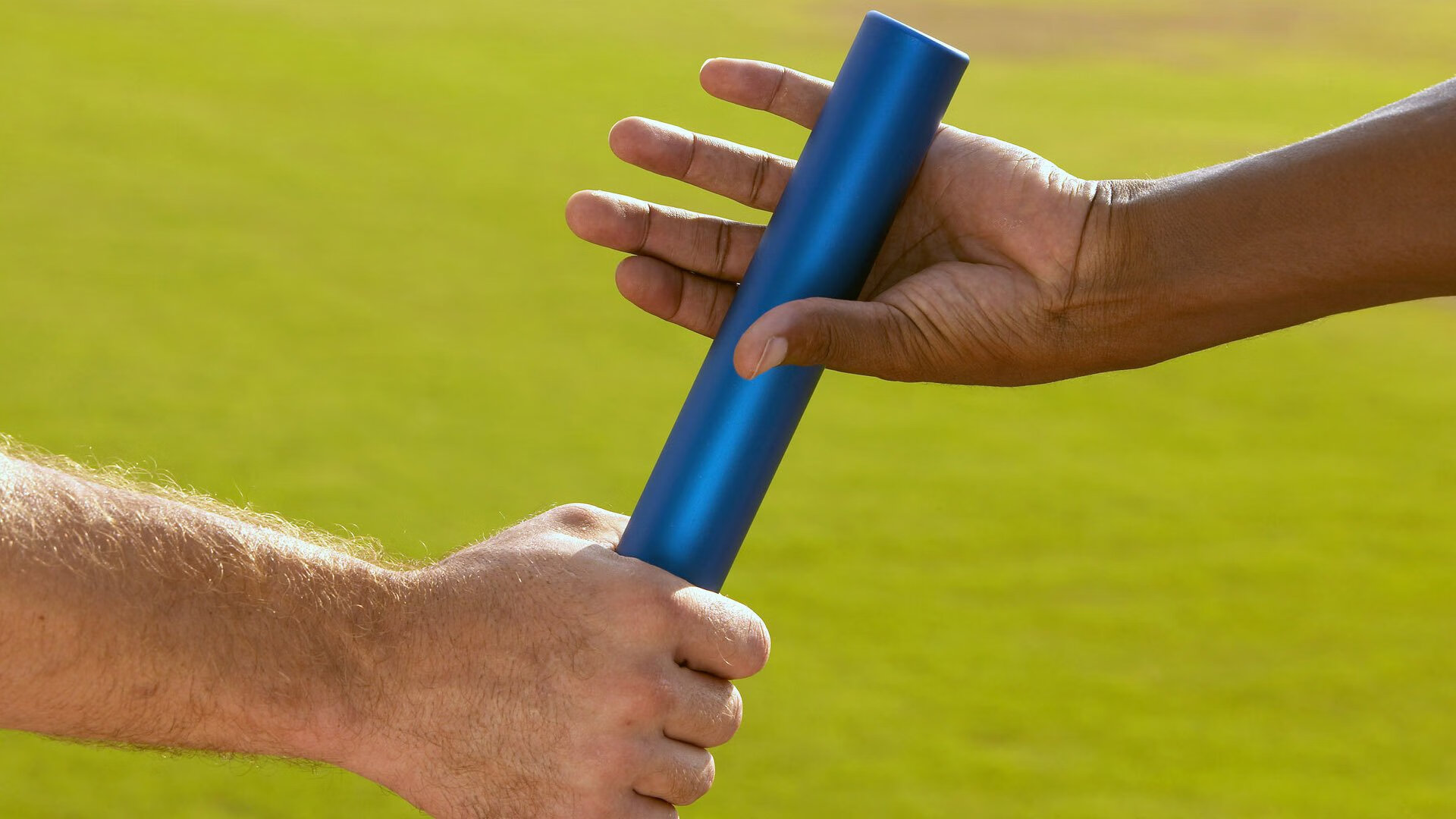 英超争冠之夜，阿拉巴诠释何为冠军级，一次拦截定义赛季，一种精神铸就传奇